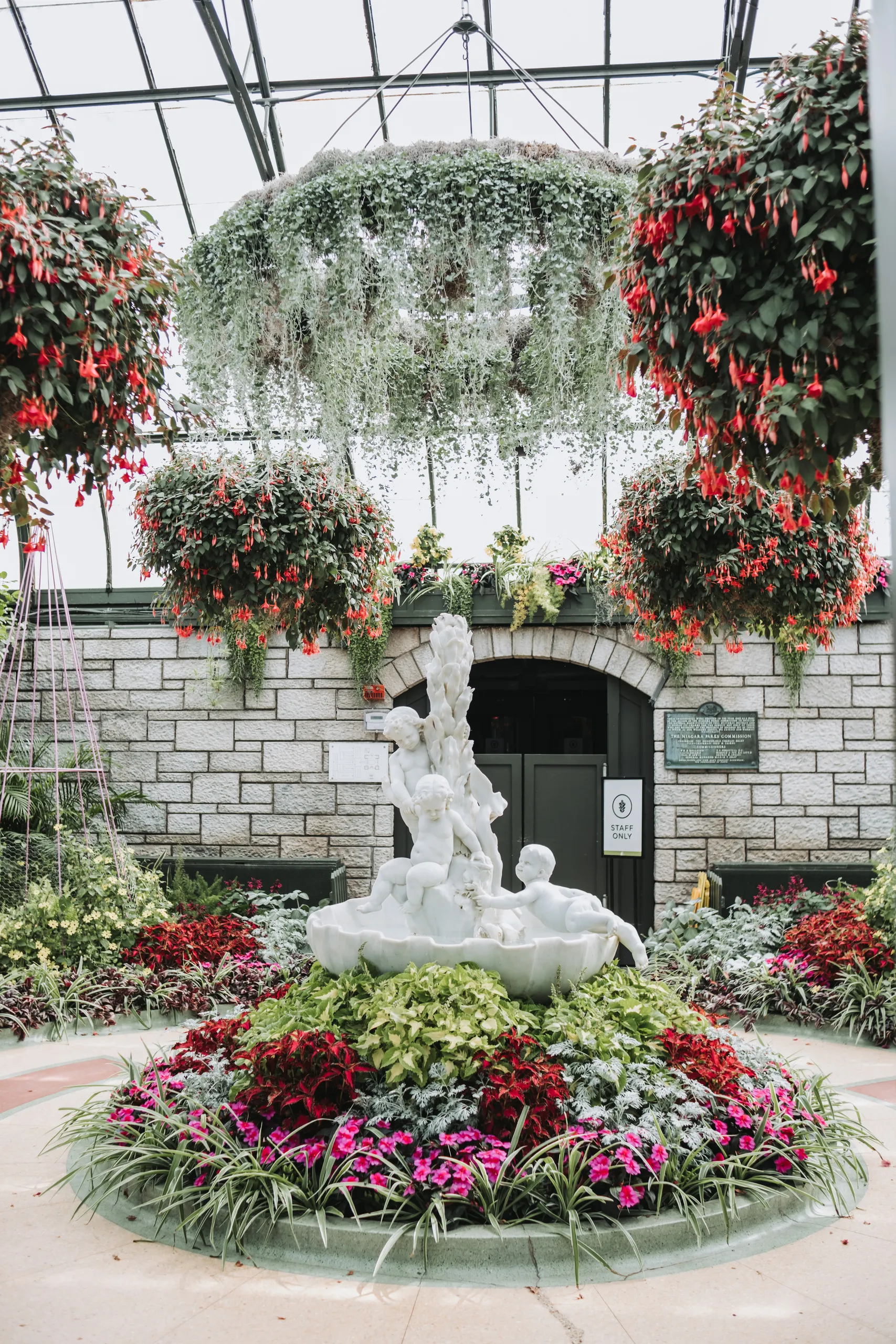 Niagara Parks Botanical Gardens session frame 6